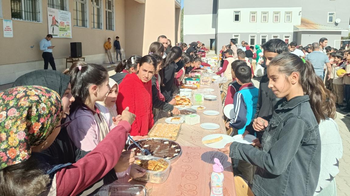 OKULUMUZDA GAZZE YARARINA KERMES DÜZENLENDİ